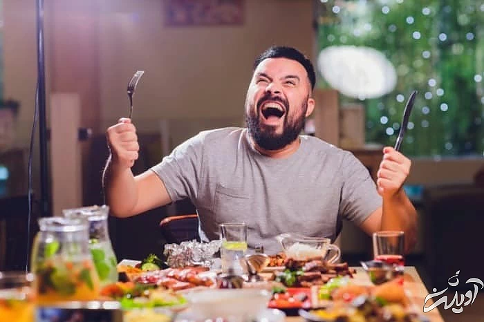 زیاد غذا خوردن دلیل ترش کردن معده پرخوری